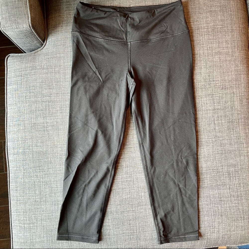 Victoria Sport Knockout black workout capris